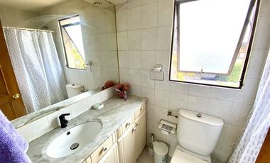 Casa en Venta en San Carlos de Apoquindo / Camino El Alba / Para remodelar