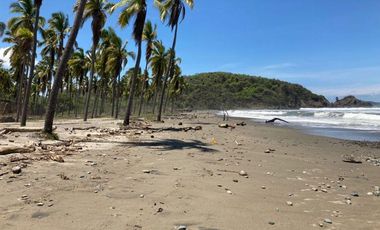 Terreno en venta frente al mar