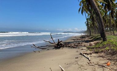Terreno en venta frente al mar