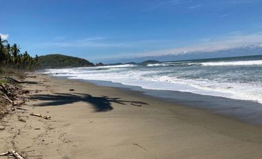 Terreno en venta frente al mar