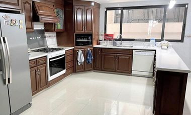 Exclusiva Residencia de Lujo en Satélite, con Área de Juegos, Terraza, Sala de Doble Altura y Más