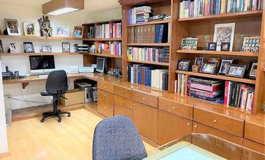 Exclusiva Residencia de Lujo en Satélite, con Área de Juegos, Terraza, Sala de Doble Altura y Más