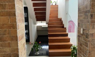 Exclusiva Residencia de Lujo en Satélite, con Área de Juegos, Terraza, Sala de Doble Altura y Más