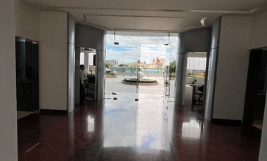 RENTO O VENDO EDIFICIO DE OFICINAS CORPORATIVAS, todo o en partes