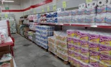 Rentamos local comercial para tienda de auto servicio Cod. LRI001