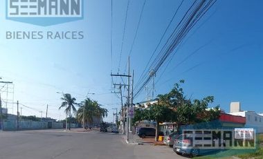 Terreno  en renta  en  Av. Costa Verde, Frente Av. Isabel la Catolica Boca de Rio, Veracruz.