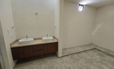Casa en privada al norte de Mérida 4 habitaciones + Cuarto de Servicio