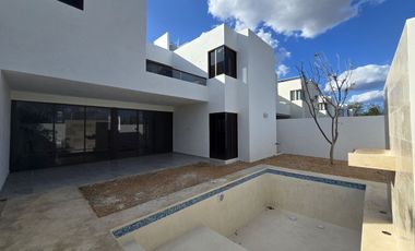 Casa en privada al norte de Mérida 4 habitaciones + Cuarto de Servicio