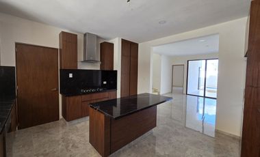 Casa en privada al norte de Mérida 4 habitaciones + Cuarto de Servicio