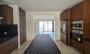 Casa en privada al norte de Mérida 4 habitaciones + Cuarto de Servicio