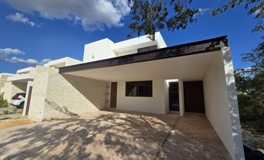 Casa en privada al norte de Mérida 4 habitaciones + Cuarto de Servicio