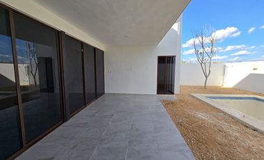 Casa en privada al norte de Mérida 4 habitaciones + Cuarto de Servicio