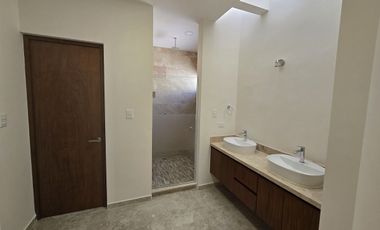Casa en privada al norte de Mérida 4 habitaciones + Cuarto de Servicio