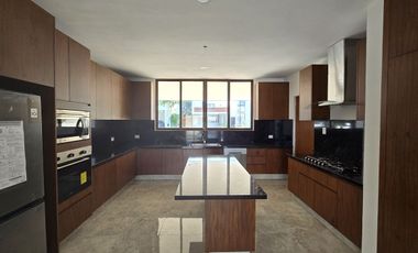 Casa en privada al norte de Mérida 4 habitaciones + Cuarto de Servicio