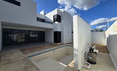 Casa en privada al norte de Mérida 4 habitaciones + Cuarto de Servicio