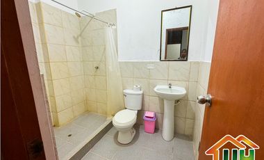 00620 - VENTA HOSPEDAJE YARINACOCHA - OPORTUNIDAD DE INVERSION