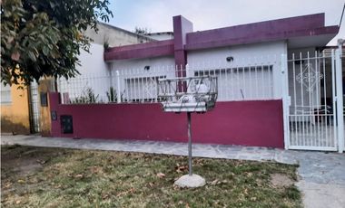 VENDO/PERMUTO Casa sobre lote propio
