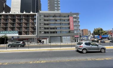 Local Comercial en Arriendo en Irarrazaval esquina Campos de Deportes