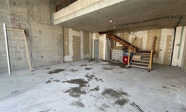 Local Comercial en Arriendo en Irarrazaval esquina Campos de Deportes