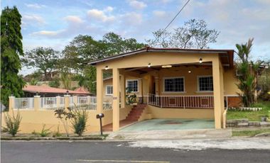 VENDO CASA EN ARRAIJAN JUAN DEMOTENES PH LAS VILLA LA PALMERA 4R