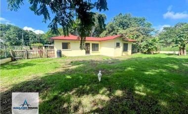 Alquilo amplia residencia en Los Algarrobos, Dolega.