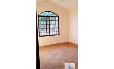 Alquilo amplia residencia en Los Algarrobos, Dolega.