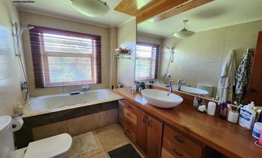 Venta Casa en Parcela de 8.000 m2 en Olmué