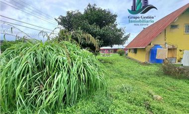 VENDO CASA DE SEGUNDA CON TERRENO VOLCAN