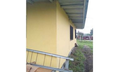 VENDO CASA DE SEGUNDA CON TERRENO VOLCAN