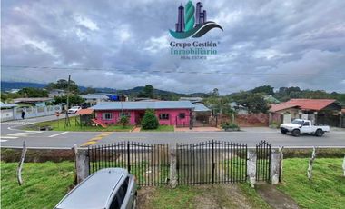 VENDO CASA DE SEGUNDA CON TERRENO VOLCAN