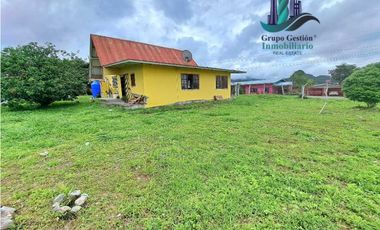 VENDO CASA DE SEGUNDA CON TERRENO VOLCAN