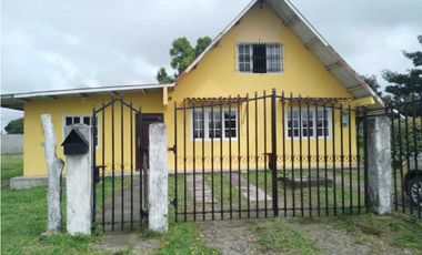 VENDO CASA DE SEGUNDA CON TERRENO VOLCAN
