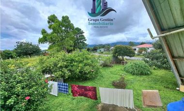VENDO CASA DE SEGUNDA CON TERRENO VOLCAN