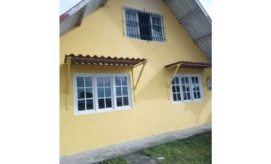 VENDO CASA DE SEGUNDA CON TERRENO VOLCAN