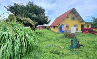 VENDO CASA DE SEGUNDA CON TERRENO VOLCAN