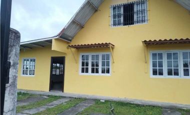 VENDO CASA DE SEGUNDA CON TERRENO VOLCAN