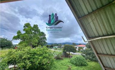 VENDO CASA DE SEGUNDA CON TERRENO VOLCAN