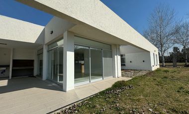 Casa a estrenar Barrio Cerrado Pinares del Sur