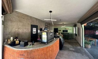 3  locales comerciales en planta baja con departamento en planta alta
