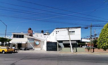 3  locales comerciales en planta baja con departamento en planta alta