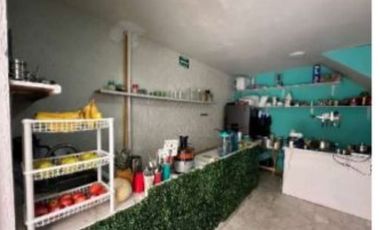 3  locales comerciales en planta baja con departamento en planta alta