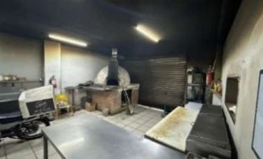 3  locales comerciales en planta baja con departamento en planta alta