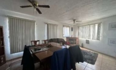 3  locales comerciales en planta baja con departamento en planta alta
