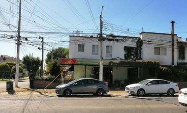 3  locales comerciales en planta baja con departamento en planta alta