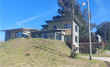 VENTA / CHALET 7 AMBIENTES PARQUE PISCINA / SIERRA DE LOS PADRES