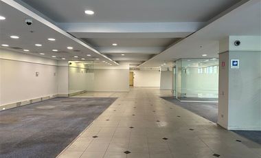 Local Comercial en Arriendo en Edificio Torre Costanera/ Av Andrés Bello