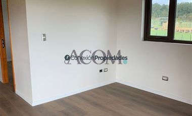 Casa en Venta en CASA MODERNA EN PARCELA CON ENTORNO PRIVILEGIADO / CONDOMINIO PUERTO VARAS