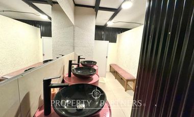 Amplia bodega orilla carretera