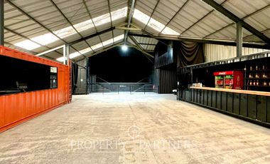 Amplia bodega orilla carretera