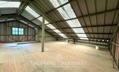 Amplia bodega orilla carretera